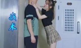 小伙电梯吃瓜遇吵架,目睹激烈争吵引热议