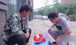 男子吃瓜被找事