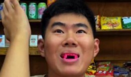 阿牛小卖部吃瓜,瓜果飘香，夏日里的清凉小站