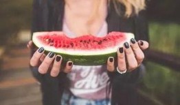 吃瓜要用大勺吃还是小勺,大勺还是小勺？揭秘吃瓜的最佳选择