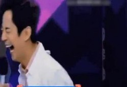 酷酷的吃瓜少年