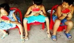 路边吃瓜比赛视频