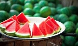 安徽滁州天长吃瓜视频,安徽滁州街头一幕引发网友热议