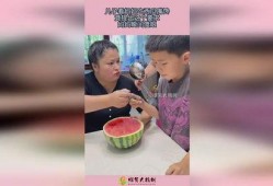 孩子妈妈吃瓜