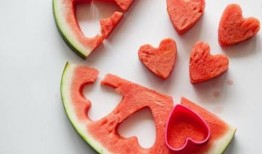 吃瓜自动吐籽,轻松一吃，籽儿自动吐出