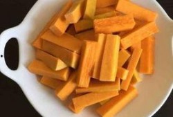 白酒瓜连皮吃,传统美食新体验