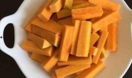 白酒瓜连皮吃,传统美食新体验